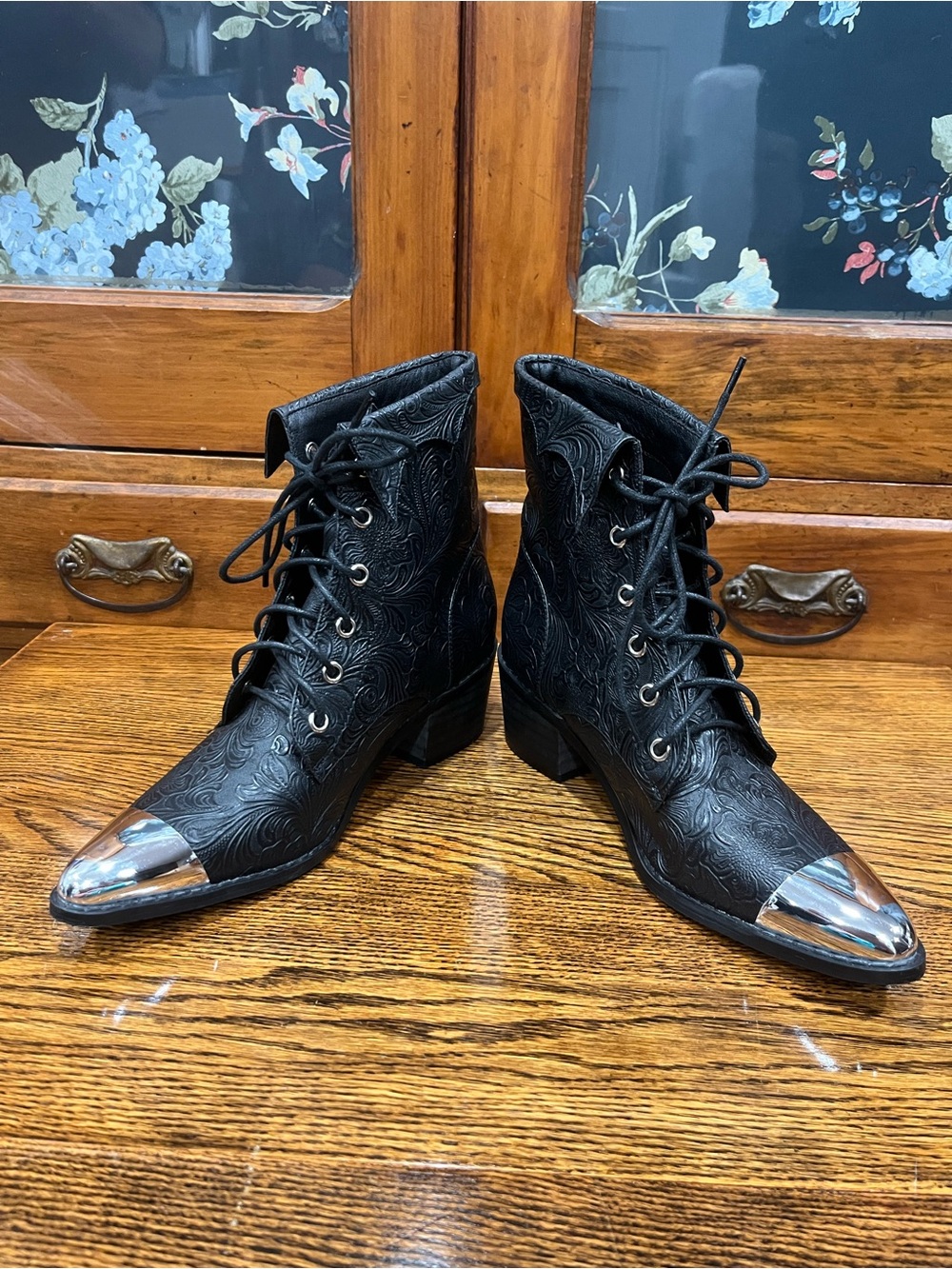 🖤 Dolls Kill Widow Embossed Batwing Ankle Boots — Women’s 7 Gothic Witchy Emo - Picture 5 of 8